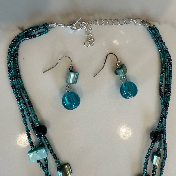 Necklace and Earring Bundle - Picture 5 of 7